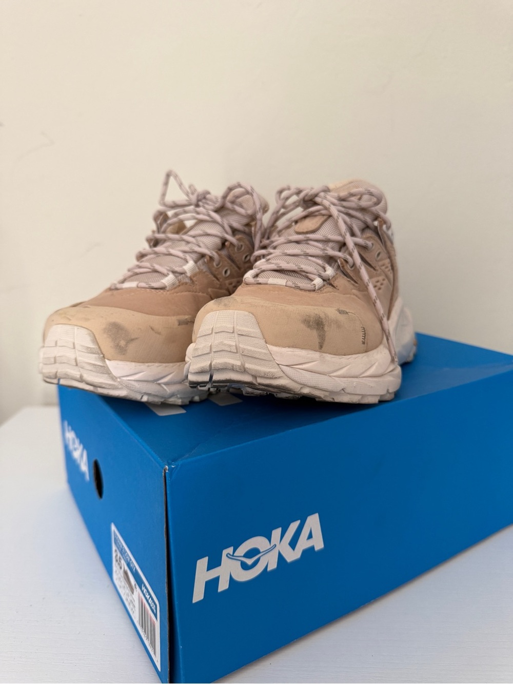 HOKA Unisex U KAHA 2 LOW Mens 3.5 / Women 5 Eggnog Tracking Shoes Sneakers